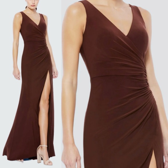 IEENA FOR MAC DUGGAL
Ruched Stretch Jersey V-Neck Gown size 2 - Picture 6 of 12